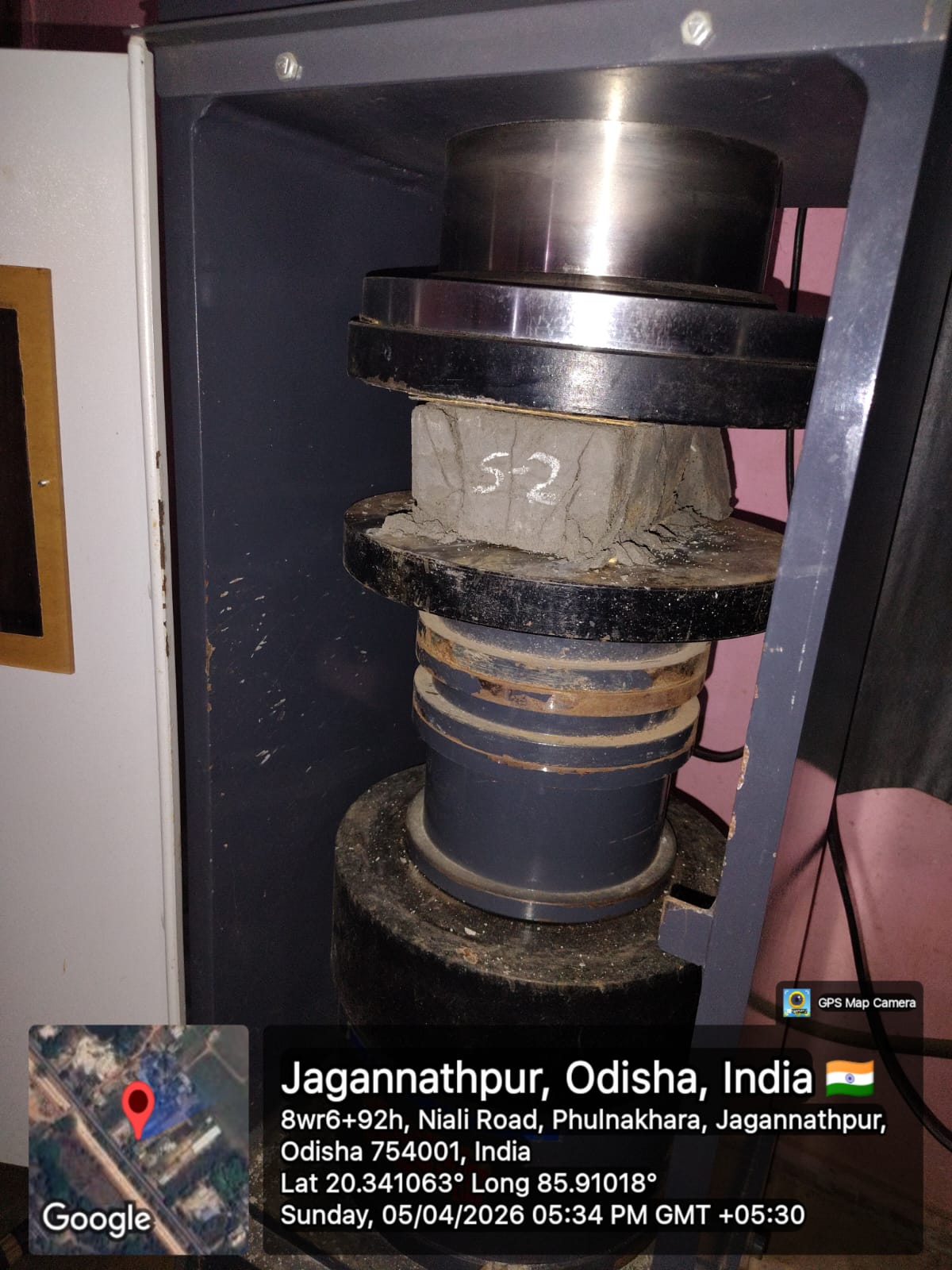 Compression testing machine